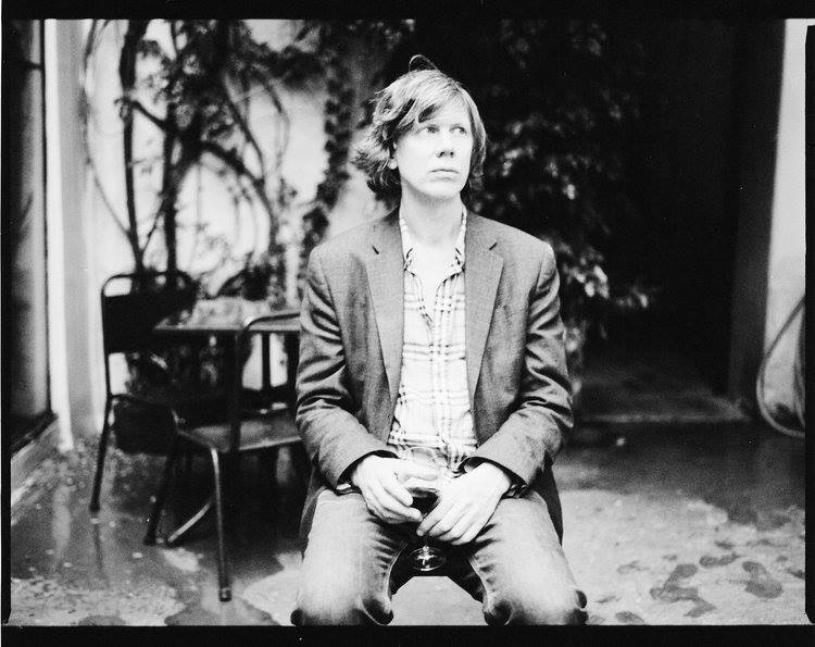 Thurston Moore comparte nueva canción de casi 10 minutos