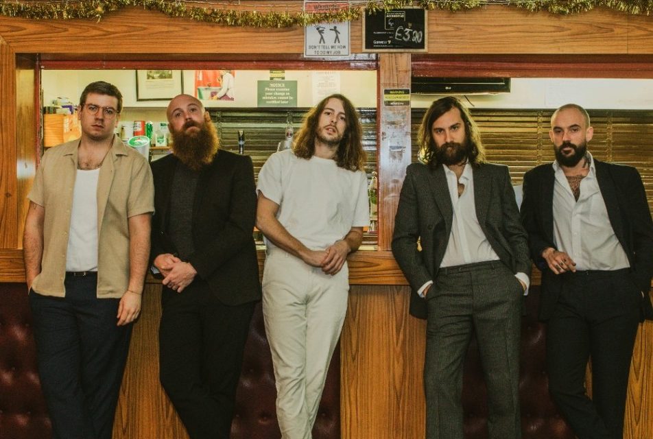 IDLES trabaja junto a Michel Gondry para el video «Model Village»