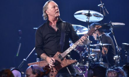 Mira «Moth Into Flame», parte del S&M2 de Metallica