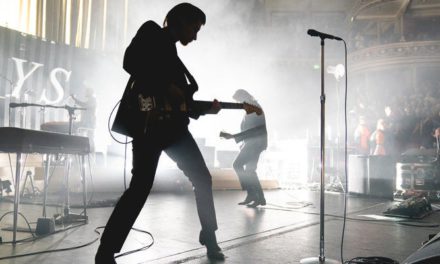 Arctic Monkeys lanzará disco en vivo con fines benéficos
