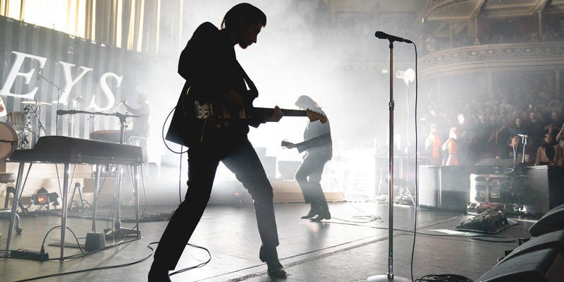 Arctic Monkeys lanzará disco en vivo con fines benéficos