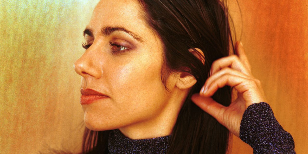 Escucha el demo de «This Mess We’re In»de PJ Harvey