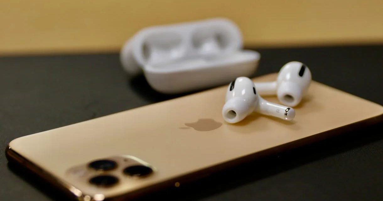 Si tienes iPhone y AirPods, Netflix prepara algo especial