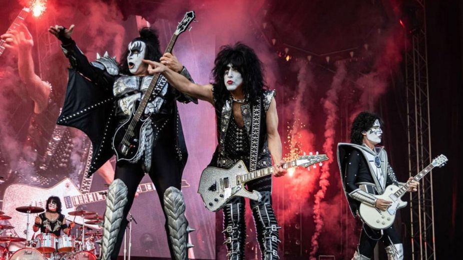 KISS bate récords en show de año nuevo en Dubái