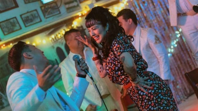 Mon Laferte y la Arrolladora Banda Limón juntos