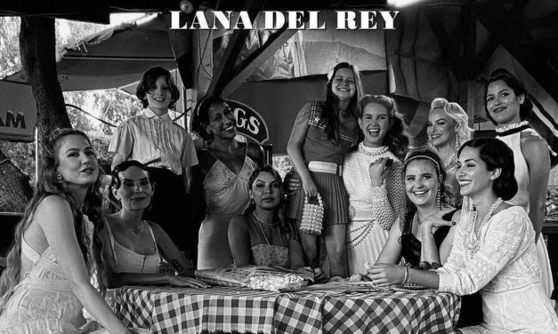 ¡Está de vuelta!: Lana del Rey estrena «Chemtrails Over The Country Club»