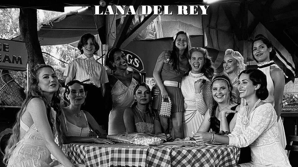 ¡Está de vuelta!: Lana del Rey estrena «Chemtrails Over The Country Club»