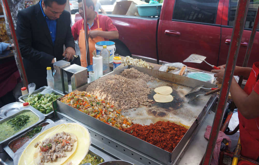 Lo más deli sobre la acera: Conoce algunos de los mejores puestos ambulantes de comida en CDMX. 