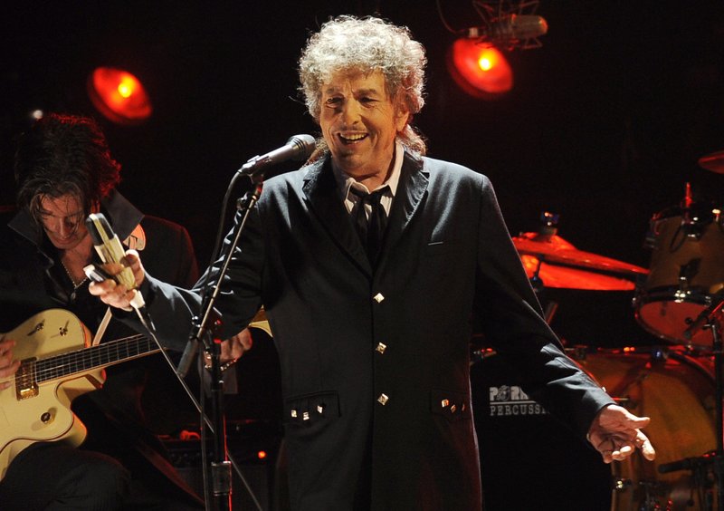 Demandan a Bob Dylan por abuso sexual