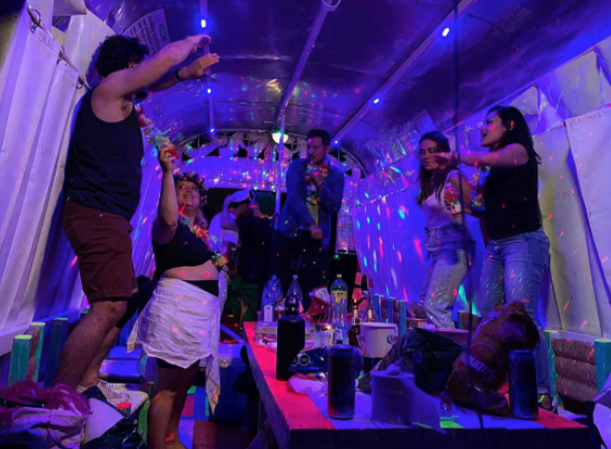 Un nuevo concepto llega a la CDMX – ¡Celebra tus reuniones en el nuevo Traji-Antro de Xochimilco! – Lo que tienes que saber