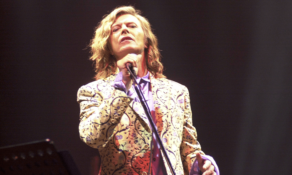 DAVID-BOWIE-GLASTONBURY-2000