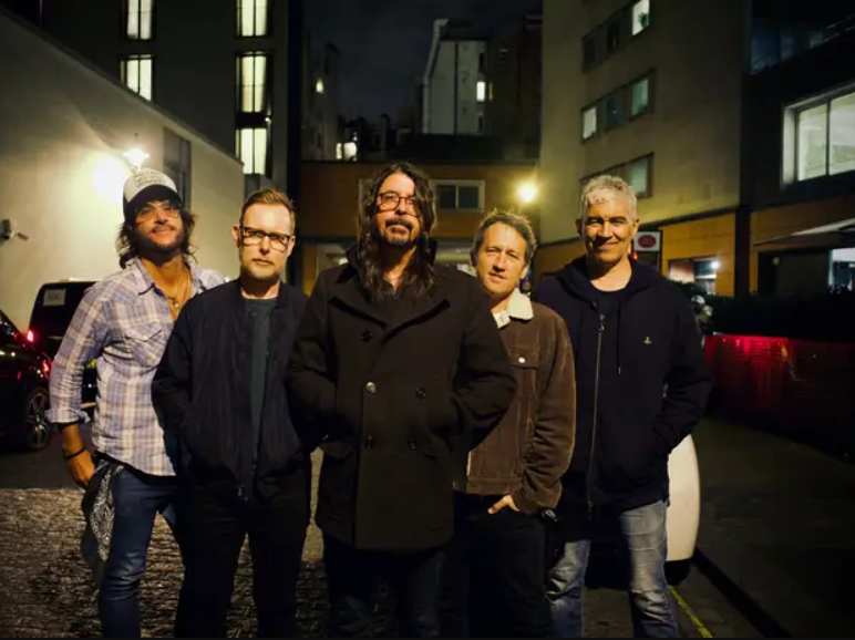 Foo Fighters lanza «Under You» la segunda canción de su próximo álbum